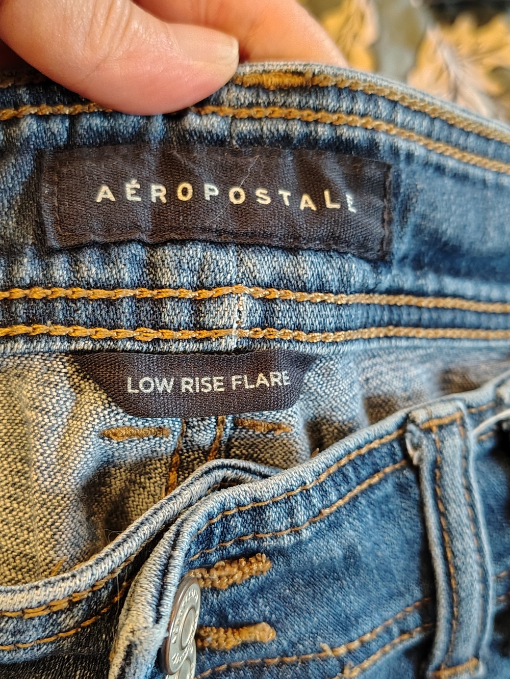 Aeropostale Low Rise Flare Jeans - Picture 5 of 6